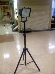 Tiang Portable Tripod Lampu Sorot 1000W